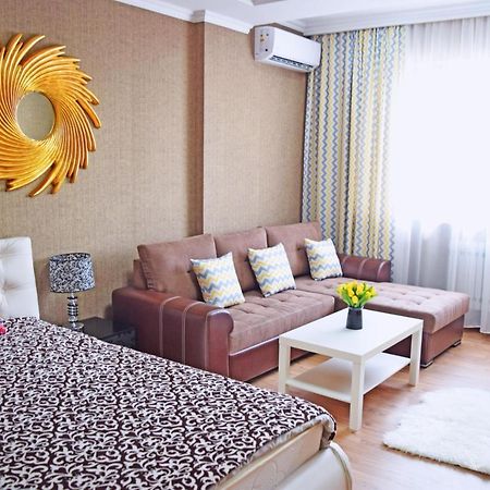 Bishkek Sunny Apartment In The Center Eksteriør billede