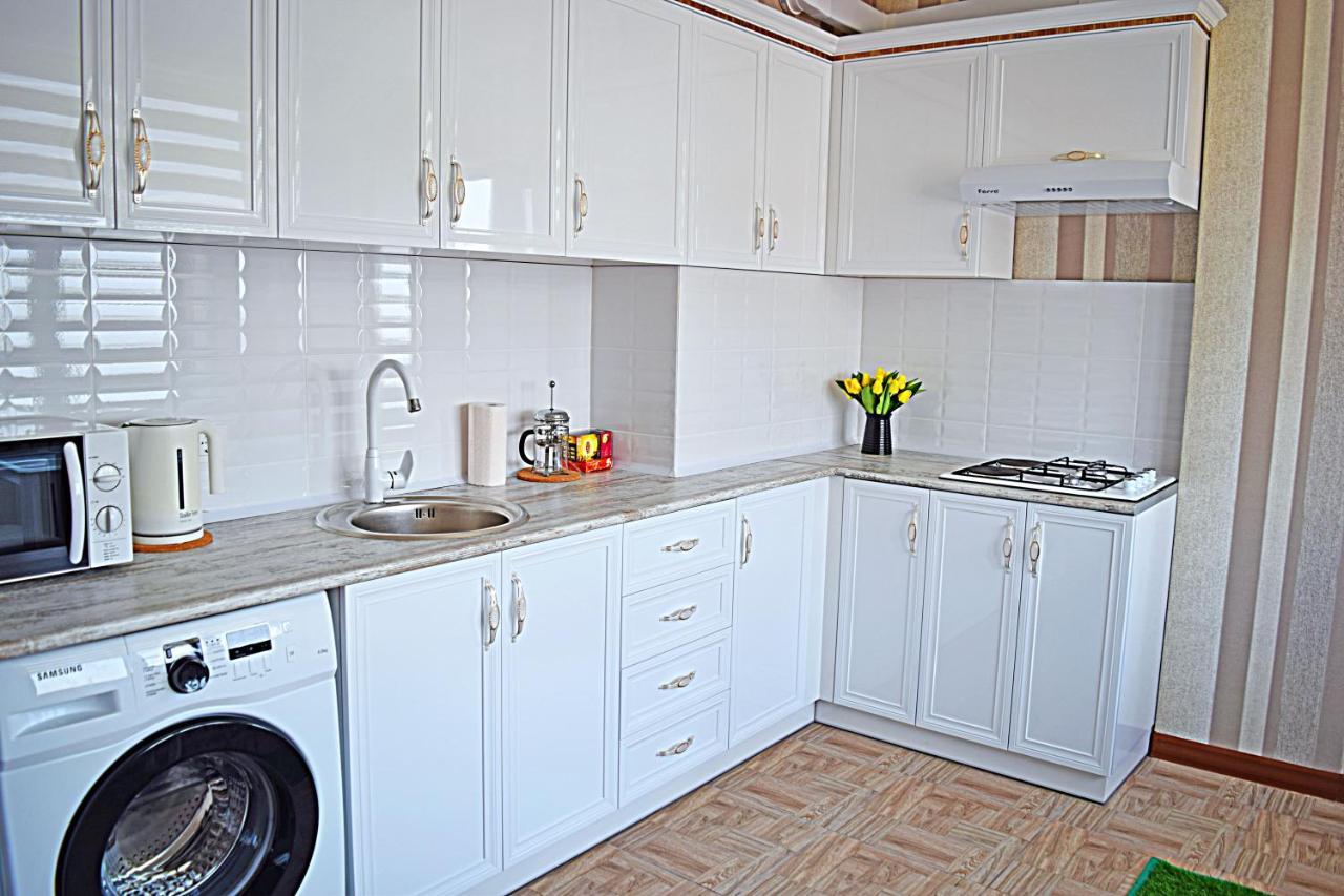 Bishkek Sunny Apartment In The Center Eksteriør billede
