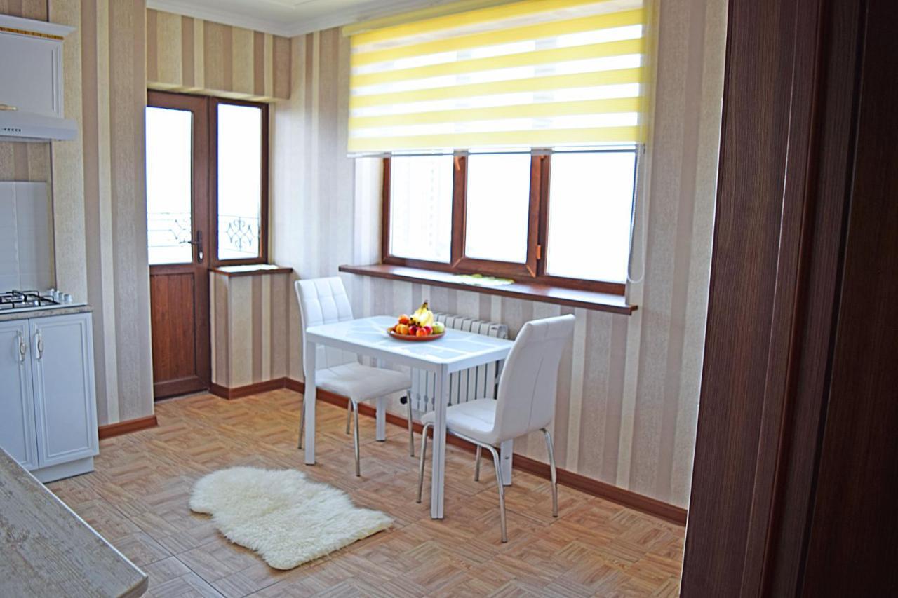Bishkek Sunny Apartment In The Center Eksteriør billede